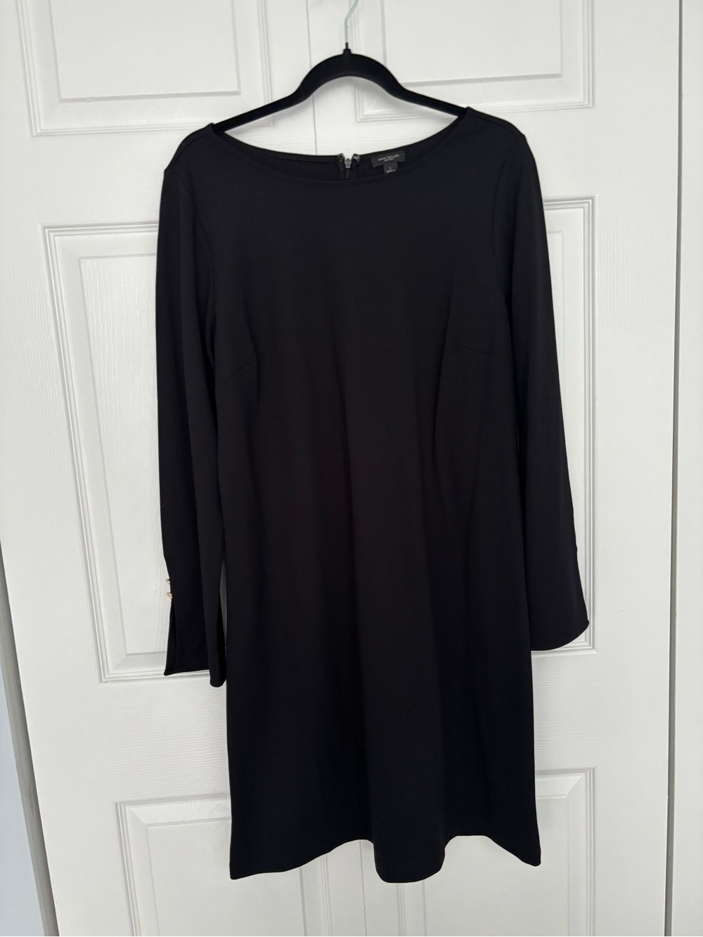 Ann Taylor Black Long-Sleeve Shift Dress